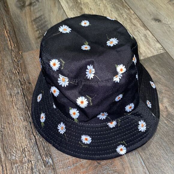 Alice + Olivia X FABFITFUN Reversible Bucket Hat, NWOT